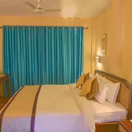 Landmark Hotels 古瓦哈提 外观 照片